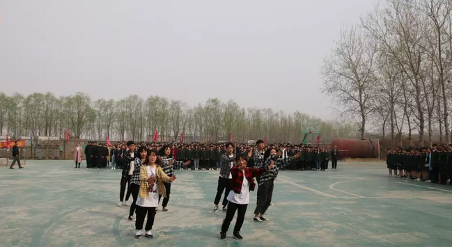 石家庄白求恩医学院春季新生开学典礼03.png