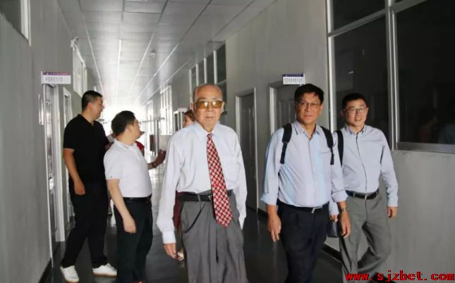 外籍友人到白求恩医学院访问.png