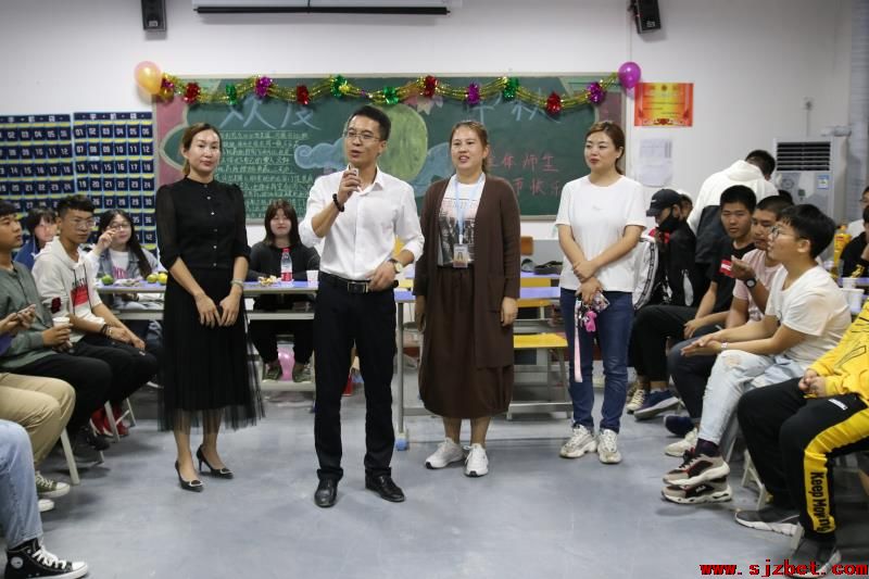 师生共聚首，浓情过中秋 —— 学校师生共度中秋佳节