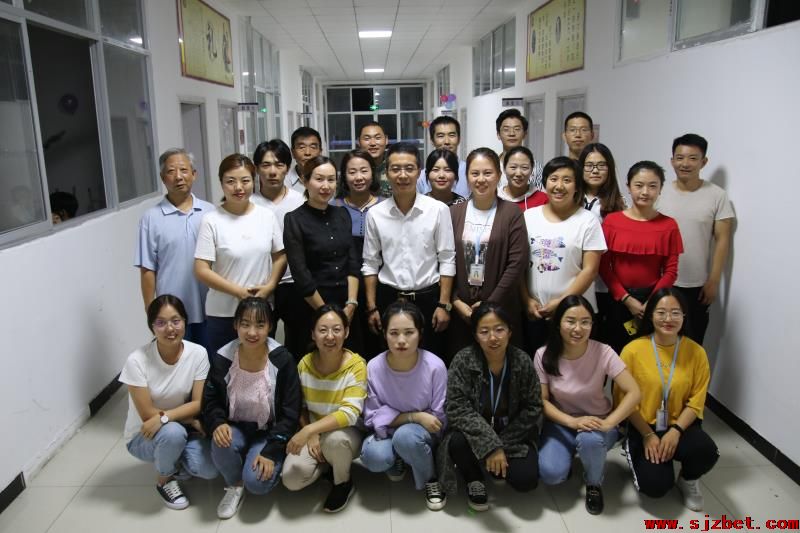 师生共聚首，浓情过中秋 —— 学校师生共度中秋佳节