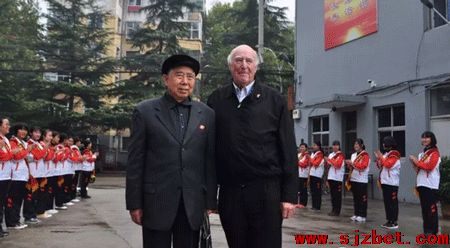 石家庄白求恩医学院赵英老校长.gif