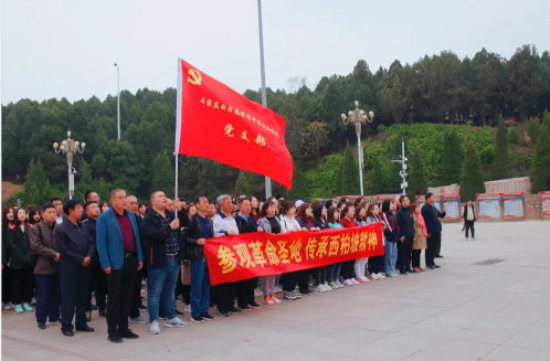 石家庄白求恩医学中等专业学校西柏坡参观学习01.png