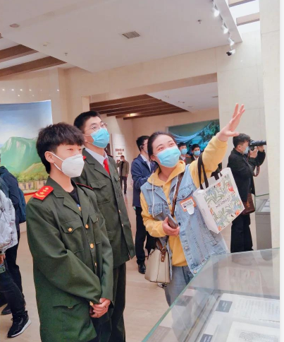 石家庄白求恩医学中等专业学校西柏坡参观学习06.png