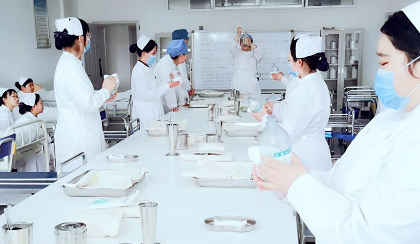 屑易白求恩医学院涉外护理.jpg