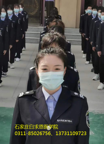 石家庄白求恩医学院校服什么样子的.png