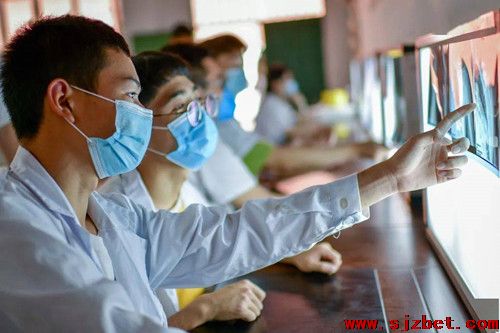 石家庄/设医学影像技术专业的中专学校