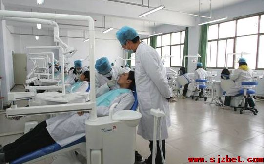 口腔医学院白求恩.png