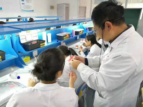 初中生学口腔护理相对比护理专业有哪些优势?