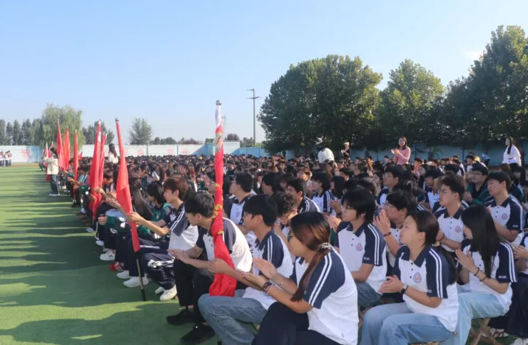 石家庄白求恩医学中等专业学校开学典礼02.png