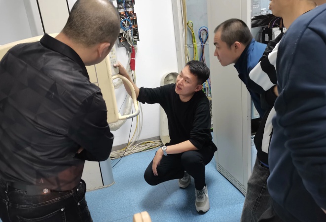 初中想学医疗设备安装与维修（智能医疗装备技术）需要怎么报名？